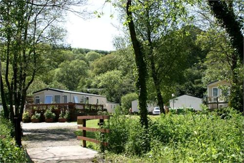 Luxury holiday homes with woodland views